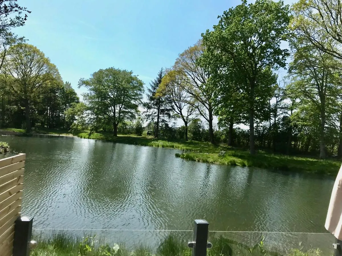 Hébergement de vacances Cedar Boutique Lodge-Dog Fishing And Spa Access York Royaume-Uni